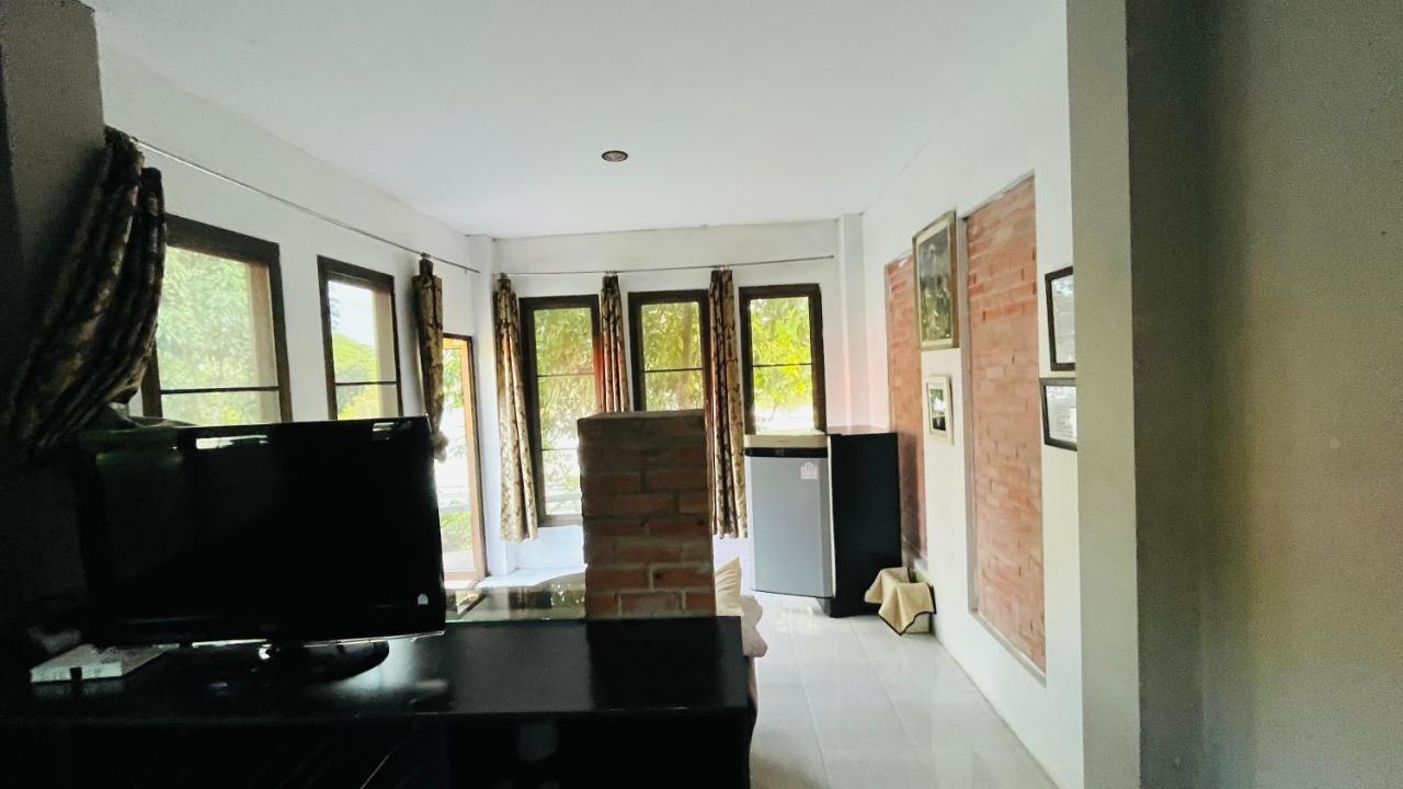 Moon River Resort Phimai Exteriör bild